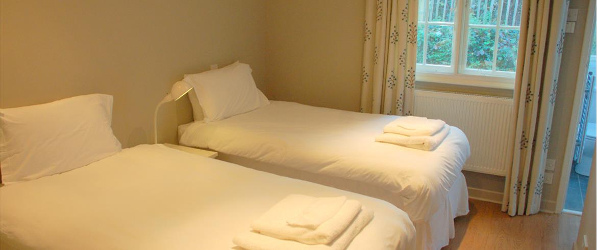 Twin bedroom